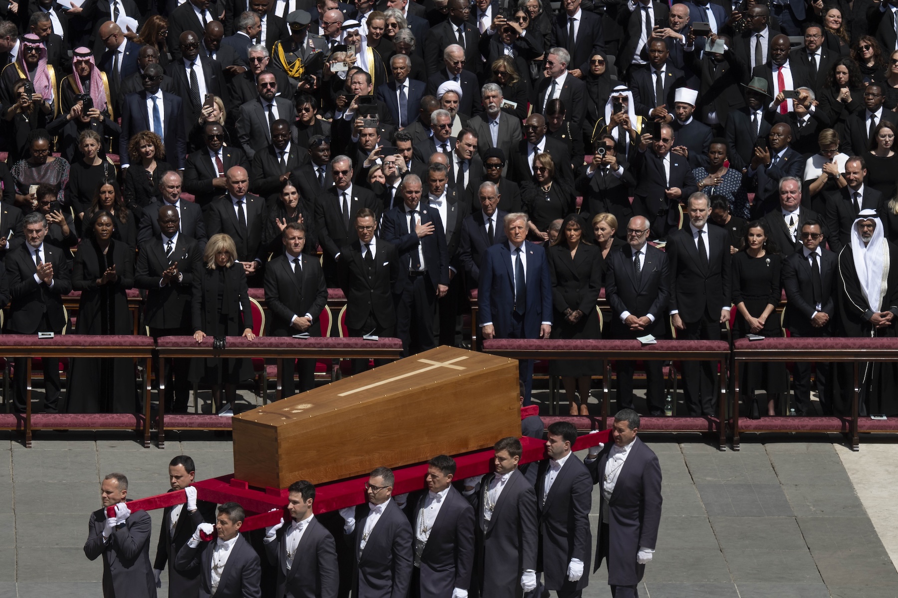 Pope Francis, the world’s final farewell and the tribute of the Order of Malta